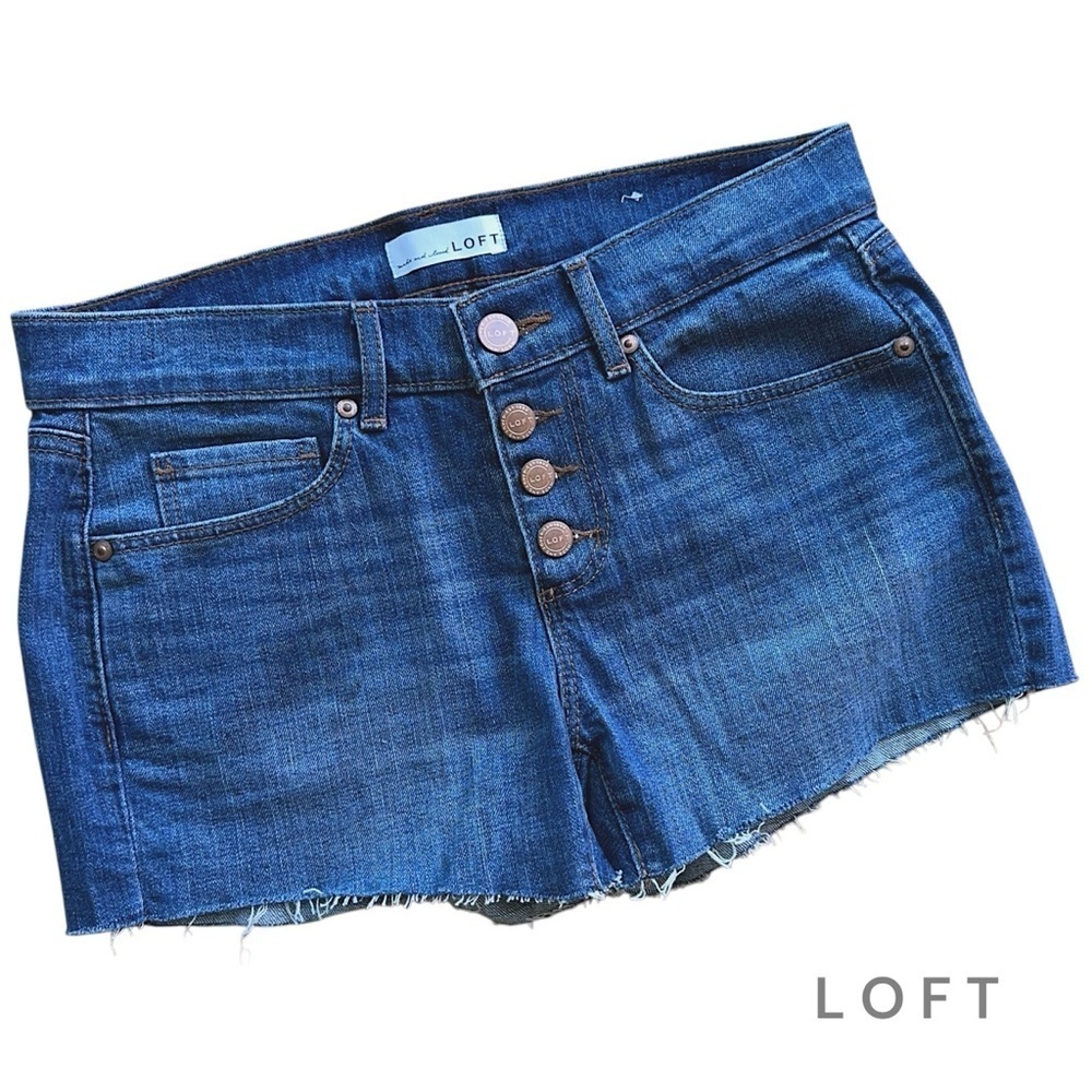LOFT | NWOT BUTTON FLY JEAN SHORTS FRAYED HEM MID-RISE | SIZE: 25
